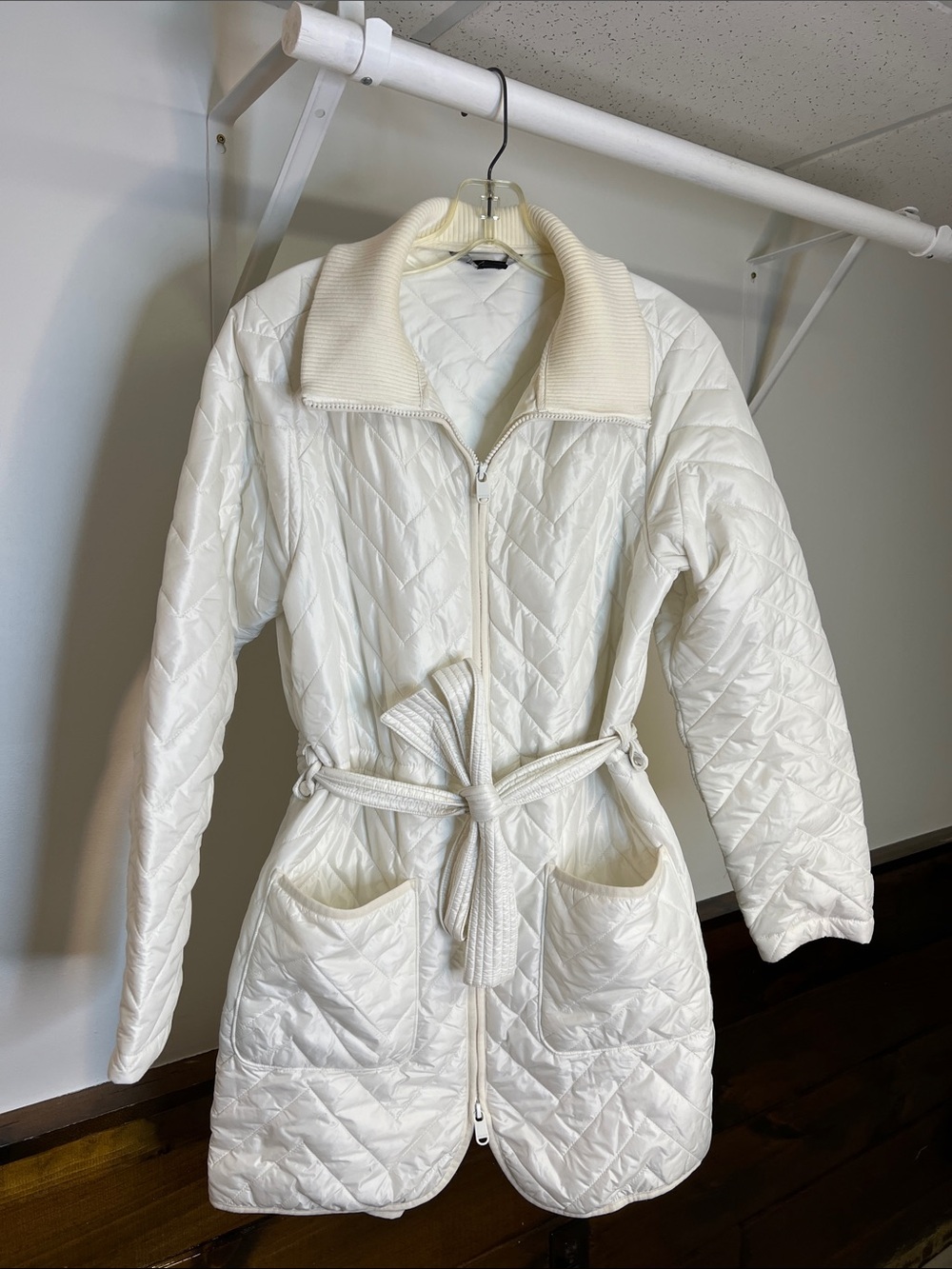 Athleta Cream Quilted Jacket with‎ Ribbed Collar- Small